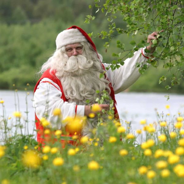 santa-summer-rovaniemi-1-scaled